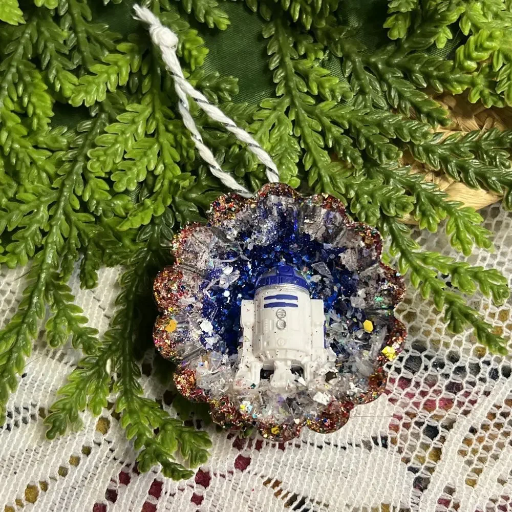 Vintage Round Tart Tin Diorama Mid Century Style Glitter Ornament + Mini R2-D2